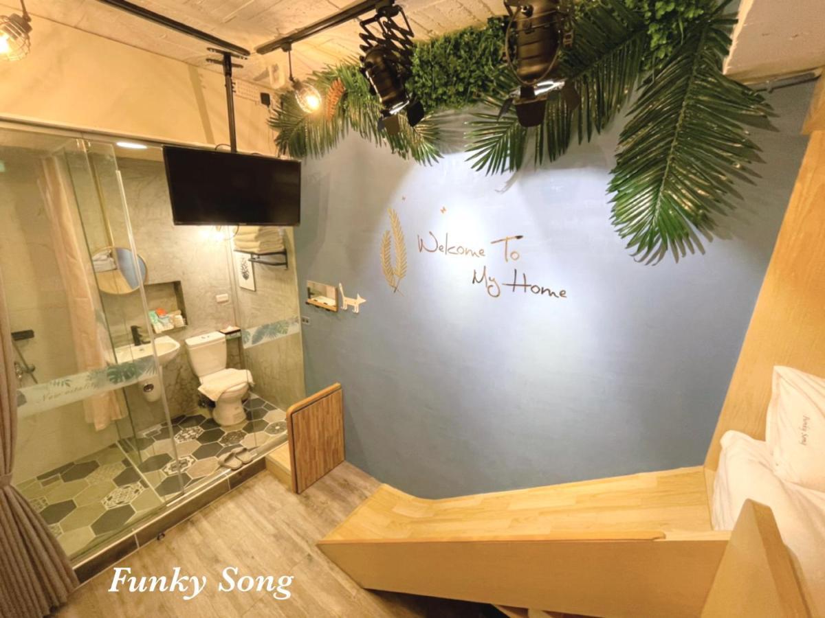 Bed and Breakfast Funky Song Tainan Exterior foto