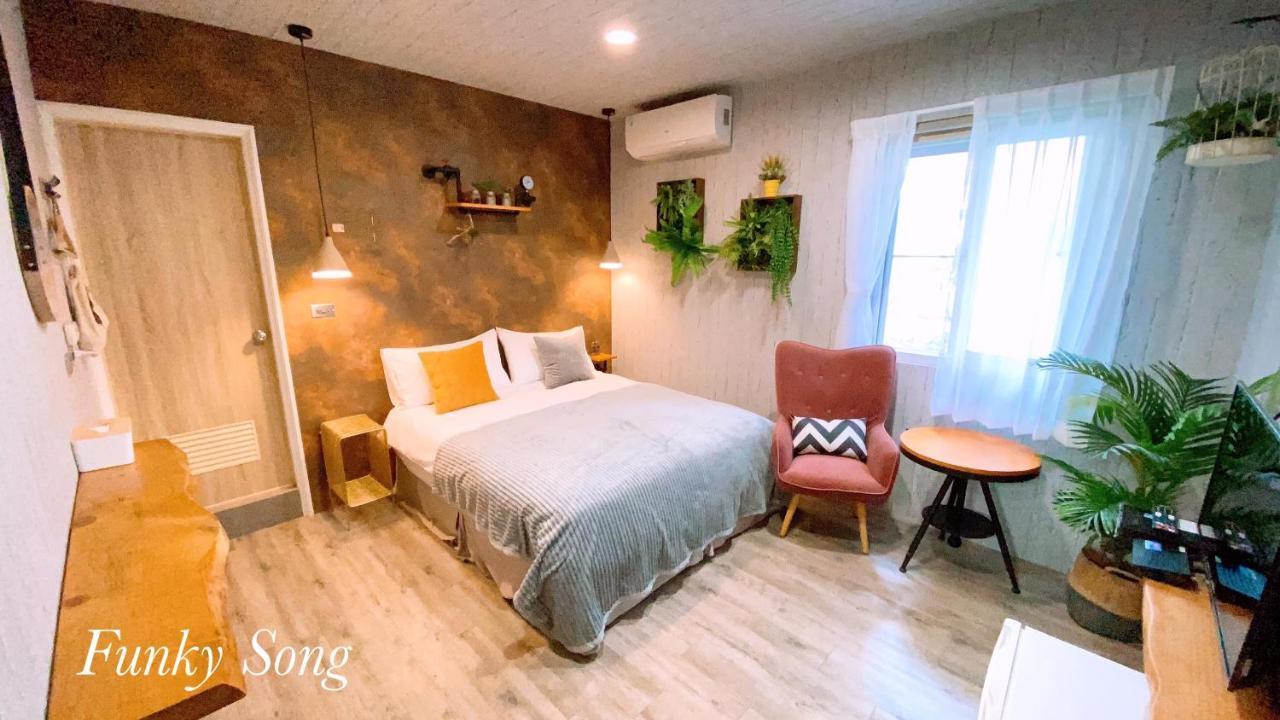 Bed and Breakfast Funky Song Tainan Exterior foto